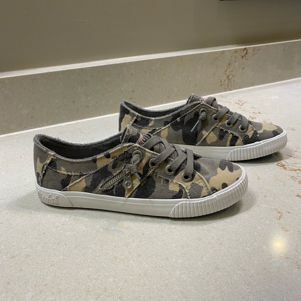 Blowfish Malibu Camo Sneakers - NWOT